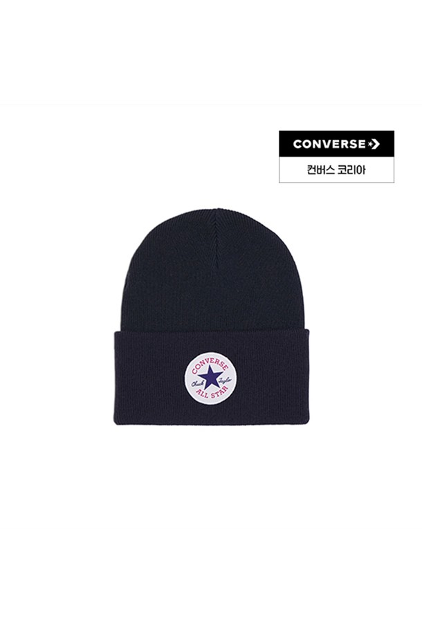 [컨버스] 척테일러 컬러블록 비니 컨버스 블랙 10027240-A02는 캐주얼, 미니멀, 클래식 스타일을 즐기는 분들을 위한 모자입니다. 아크릴 소재로 제작되어 부드러운 촉감을 선사하며, 가을/겨울 시즌에 착용하기 좋습니다. 블랙 컬러의 비니로, 일상 및 출근룩, 모임룩 등 다양한 TPO에 활용할 수 있습니다. 일반적인 모자 깊이에 컬러블록 디자인과 로고 패치가 특징이며, 로고 패턴으로 포인트를 더했습니다.
