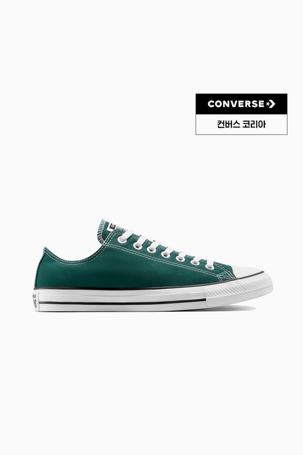 [컨버스] 척테일러 올스타 다크리 제이디드 A14609C는 여성용 캔버스화로, 캐주얼하고 미니멀한 스타일을 연출하기 좋습니다. 부드러운 캔버스 소재에 라운드 앞코 디자인으로 편안한 착용감을 제공하며, 플랫 굽과 레이스업 잠금장치로 일상적인 활동에 적합합니다. 다크리 제이디드(Dark Reef Jade) 그린 컬러는 봄, 여름, 가을 계절에 세련된 포인트를 더하며, 로우탑 디자인과 무지 패턴은 클래식한 매력을 선사합니다. 일반 발볼로 제작되어 편안하게 신을 수 있으며, 다양한 스타일에 활용 가능한 아이템입니다.