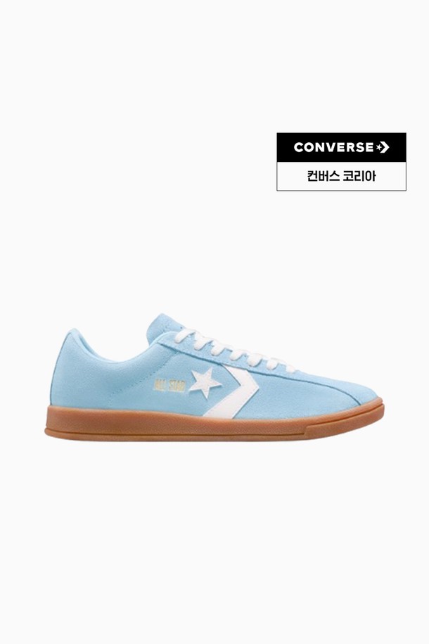 [컨버스] 올스타 클래식 트레이너 OX 블루 잇 A16397C는 여성용 운동화입니다. 봄, 여름, 가을 계절에 어울리는 캐주얼하고 미니멀한 스타일로, 산책룩과 봄 소풍룩에 활용하기 좋습니다. 캔버스 소재에 라운드 앞코 디자인으로 편안함을 더했으며, 끈으로 묶어 착용하는 로우탑 스타일의 캔버스화입니다. 블루와 화이트 컬러의 조화가 돋보이며, 컨버스 로고가 포인트로 디자인되었습니다. 일상생활에서 폭넓게 활용할 수 있는 클래식한 매력의 신발입니다.
