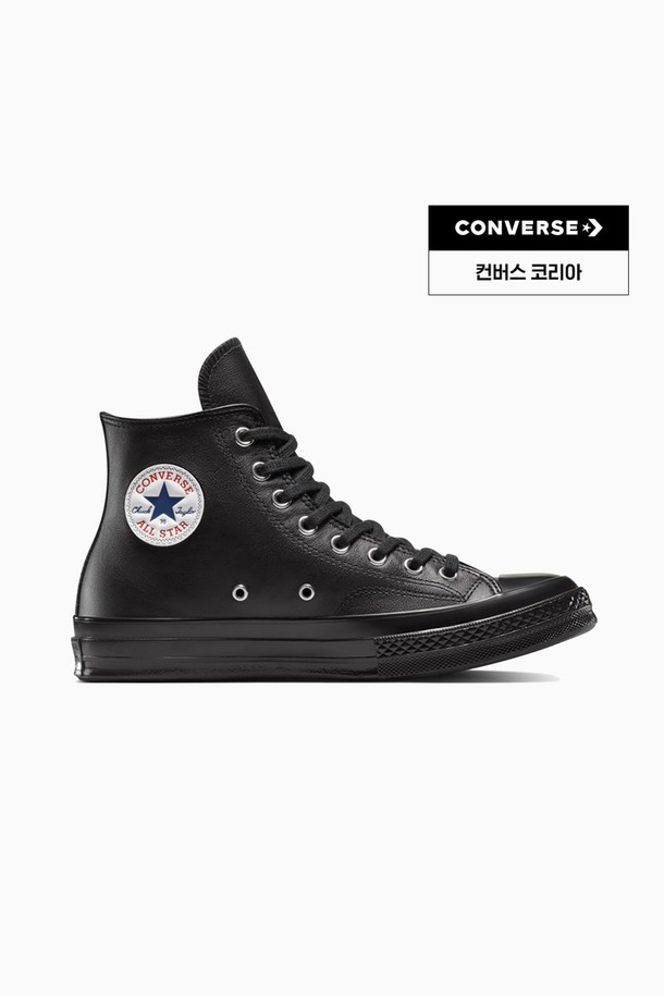 컨버스 척 70 레더 블랙 A15169C는 여성용 운동화로, 사계절 모두 활용 가능한 데일리 아이템입니다. 부드러운 가죽 소재와 라운드 앞코 디자인으로 편안한 착용감을 선사하며, 플랫 굽과 하이탑 스타일이 특징입니다. 블랙 컬러에 컨버스 로고가 포인트로 들어가 클래식하면서도 캐주얼한 매력을 더합니다. 출근룩과 모임룩, 어떤 스타일에도 미니멀하게 잘 어울리는 아이템입니다.
