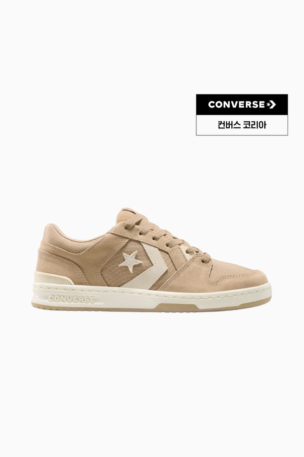 [컨버스] CL98 OX 빈티지 카고 A15167C는 여성용 운동화입니다. 베이지 색상의 캔버스 소재로 제작되었으며, 라운드 앞코에 플랫 굽을 적용하여 편안한 착용감을 제공합니다. 레이스업 스타일의 로우탑 디자인으로, 캐주얼 및 미니멀 스타일 연출에 적합합니다. 빈티지 카고 디자인과 컨버스 로고 패턴이 특징이며, 봄, 여름, 가을 계절에 활용하기 좋습니다. 일상생활에서 개성 있는 스타일을 완성해보세요.
