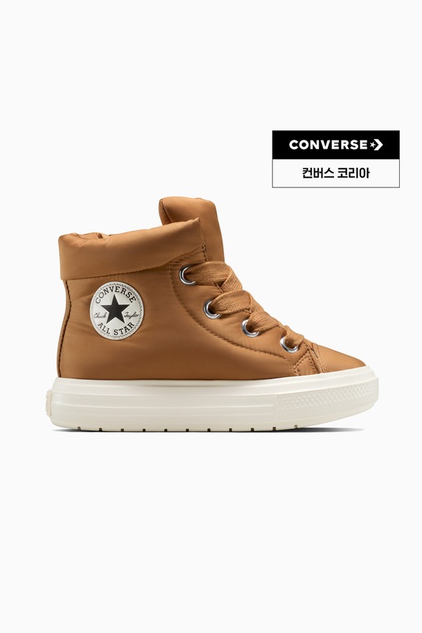 [컨버스] 척테일러 올스타 엘리먼츠 부츠 인센스트 A17641C는 여성용 스니커즈로, 가을과 겨울에 어울리는 부츠형 디자인입니다. 라운드 앞코와 레이스업 잠금장치로 클래식한 스타일을 연출하며, 캔버스 소재와 플랫 굽으로 편안함을 더했습니다. 브라운 컬러에 로고 패턴이 돋보이며, 하이탑 디자인으로 발목을 안정적으로 감싸줍니다. 일상생활에서 캐주얼하게 착용하기 좋은 신발입니다.