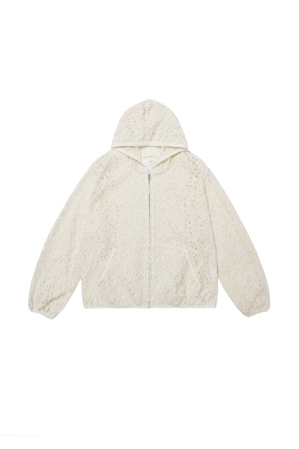 **HEAVY 레이스 지퍼 후디 (아이보리)**

부드러운 코튼과 나일론 혼방 소재로 제작된 여성용 아이보리 컬러 후드집업입니다. 페미닌하고 캐주얼한 스타일을 연출하며, 봄/가을 계절에 적합합니다. 일본 기퓌르 레이스 원단을 사용하여 고급스러움을 더했으며, 레귤러핏에 얇은 두께감으로 편안하게 착용 가능합니다. 데이트룩, 동네 마실룩, 카페룩 등 다양한 TPO에 활용하기 좋으며, 신축성 있는 밑단과 소매 끝단, 패치 포켓 디테일이 특징입니다. 미니멀한 디자인으로 어떤 스타일에도 쉽게 매치할 수 있습니다.
