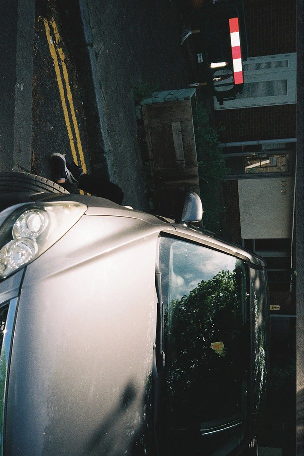 FABRIC POSTER (3color)는 미니멀, 캐주얼, 리조트 스타일을 아우르는 패브릭 포스터입니다. 3가지 컬러로 제공되며, 폴리에스터 소재에 포토 프린팅 무늬가 돋보입니다. 다양한 인테리어 연출과 스카프로 활용 가능하며, 다용도로 활용할 수 있습니다. 전체 인터록 스티치 마감으로 튼튼하며, 드라이클리닝, 찬물 손세탁, 단독세탁이 가능하며 표백은 금지합니다. 집콕룩, 휴가룩에 포인트를 더해보세요.
