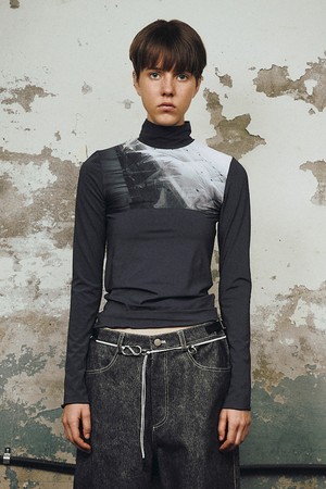 HI-NECK FRAME LONG SLEEVE (Landscape)