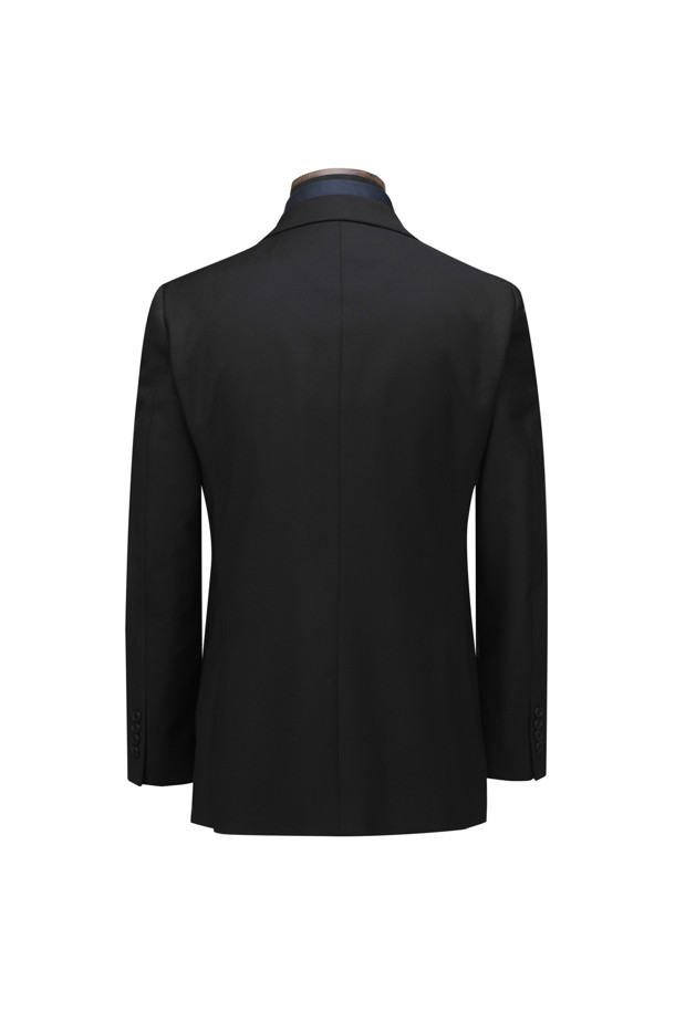 사계절 트윌 조직 슈트 재킷은 남성 고객을 위해 디자인된 포멀하고 비즈니스 용도의 아우터입니다. 봄, 가을에 적합하며, 클래식과 모던 스타일을 모두 아우르는 레귤러핏 재킷입니다. 블랙 컬러의 트윌 조직으로 제작되었으며, 레귤러 기장, 투버튼 여밈 방식이 특징입니다. 울과 폴리에스테르 혼방 소재에 부드러운 촉감을 더했으며, 웰트 포켓, 사이드 플랩 포켓, 인 포켓, 양 사이드 벤트 등의 디테일이 돋보입니다. 전체 안감 처리로 착용감을 높였으며, 오피스룩, 비즈니스 캐주얼, 회의룩 등 다양한 TPO에 활용 가능합니다.
