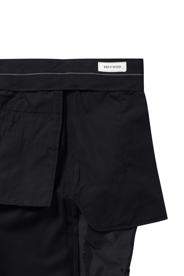 사계절 트윌 조직 슈트 팬츠는 모던한 스타일을 추구하는 당신을 위한 정장 바지입니다. 울과 폴리에스테르 혼방 소재로 제작되어 부드러운 촉감을 선사하며, 봄, 가을에 적합한 보통 두께감으로 제작되었습니다. 레귤러핏으로 편안하게 착용 가능하며, 트윌 조직 특유의 은은한 패턴이 돋보입니다. 허리 후크 및 버튼 여밈으로 깔끔한 핏을 연출하며, 양쪽 사이드 포켓과 백 버튼 포켓으로 실용성을 더했습니다. 오피스룩, 회의룩, 출근룩 등 다양한 TPO에 클래식, 미니멀, 시크한 스타일로 활용할 수 있습니다.
