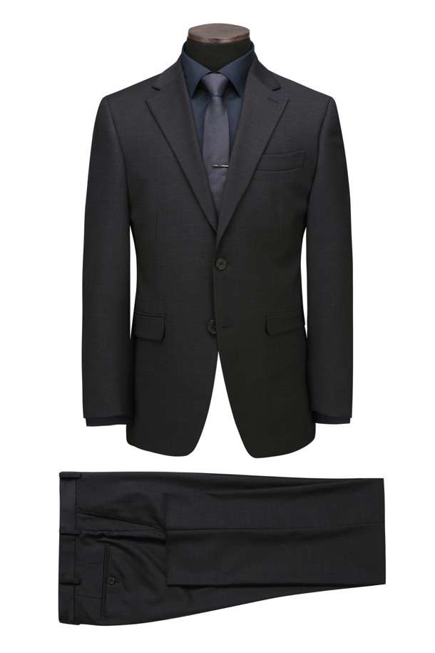 사계절 트윌 조직 수트 재킷은 남성 고객을 위해 디자인된 클래식하고 모던한 스타일의 아우터입니다. 울과 폴리에스테르 혼방 소재로 제작되어 부드러운 촉감을 제공하며, 봄, 가을, 사계절 모두 착용 가능합니다. 레귤러핏에 레귤러 기장으로 제작되었으며, 투 버튼 여밈 방식과 테일러드 라펠, 사이드 벤트, 웰트 포켓, 사이드 플랩 포켓 등의 디테일이 돋보입니다. 오피스룩, 비즈니스 캐주얼, 면접룩 등 다양한 TPO에 활용하기 좋으며, 미니멀한 디자인으로 세련된 스타일을 연출할 수 있습니다.
