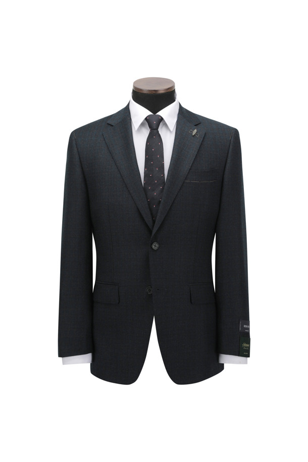 [셀렉션] REDA 울 100 클래식 슈트 재킷은 포멀 및 비즈니스룩에 적합한 남성용 슈트 재킷입니다. 다크 그린 컬러에 클래식한 체크 패턴이 돋보이며, 초겨울까지 착용하기 좋은 보통 두께감의 울 100% 소재로 제작되었습니다. 레귤러핏 싱글버튼 디자인으로, AMF 스티치, 골드 깃털 부토니에 라펠 장식, 등판 양사이드 벤트, PB 안감, 땀받이 디테일 등의 섬세한 디테일이 돋보입니다. 오피스룩, 비즈니스 캐주얼, 출근룩 등 다양한 TPO에 활용 가능하며, 미니멀하면서도 클래식한 스타일을 연출할 수 있습니다.
