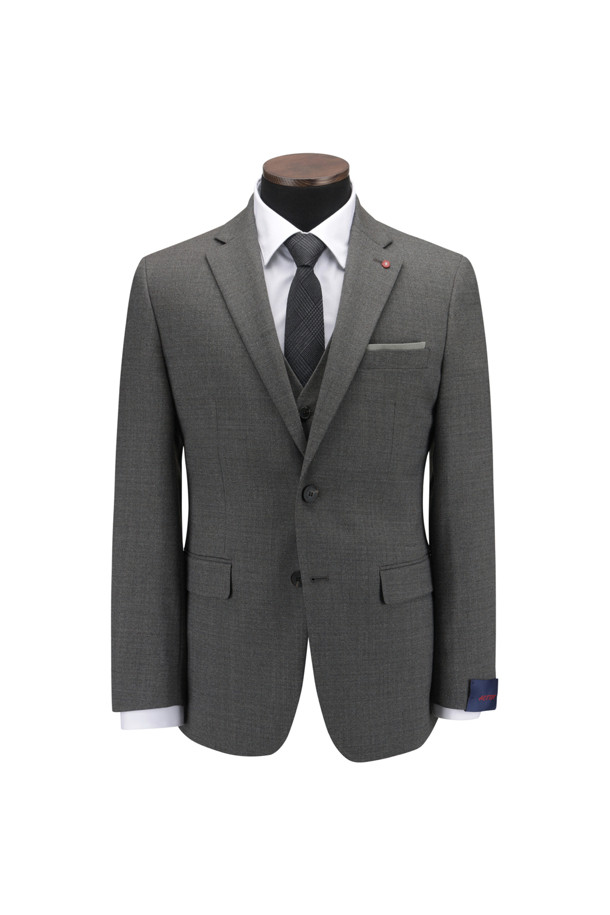 [액션슈트] 울블렌디드 멜란지 베이지 슬림 슈트 자켓은 남성 고객을 위한 아우터입니다. 멜란지 베이지 및 그레이 컬러로 출시되었으며, 클래식하고 모던한 스타일을 연출합니다. 가을 시즌에 적합하며, 일상 및 비즈니스 착용에 적합합니다. 슬림핏 디자인과 싱글 버튼 여밈으로 세련된 실루엣을 선사하며, 울 소재 특유의 부드러운 촉감을 느낄 수 있습니다. 액션밴드, 스트레치 안감, 이너포켓, B로고 레드 실링 인장 라펠, 등판 양사이드 벤트 등의 디테일로 활동성과 디자인을 모두 잡았습니다.
