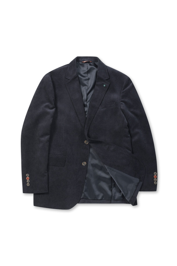 미니멀 조직 솔리드 자켓은 가을 시즌에 어울리는 남성용 자켓입니다. 그레이와 네이비 두 가지 색상으로 출시되었으며, 부드러운 코듀로이 소재로 제작되어 편안한 착용감을 선사합니다. 테일러드 코트 타입에 레귤러 핏으로 제작되었으며, 투 버튼 여밈 방식과 사이드벤트, 부토니에 장식, 소매 컬러 단추 배색 디테일이 돋보입니다. 전체 안감 처리가 되어 있어 고급스러운 마감과 내구성을 갖추었으며, 출근룩, 비즈니스 캐주얼, 모임룩 등 다양한 TPO에 활용하기 좋습니다.
