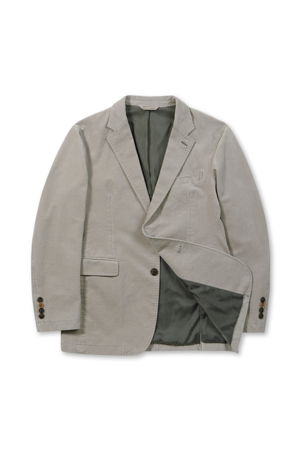 솔리드 트윌 조직 몰스킨 재킷은 초겨울, 일상 속에서 캐주얼하고 클래식한 스타일을 연출하기에 적합한 남성용 테일러드 재킷입니다. 부드러운 촉감의 몰스킨 소재를 사용하여 편안한 착용감을 제공하며, 레귤러 핏과 투버튼 여밈 방식이 특징입니다. 가먼트 워싱 공법으로 자연스러운 멋을 더하고, 호시 스티치 디테일과 사이드벤트, 스트레치 안감, 전체 안감으로 디자인의 완성도를 높였습니다. 겨울 데일리룩, 비즈니스 캐주얼, 출근룩 등 다양한 TPO에 활용하기 좋으며, 무지 디자인으로 미니멀한 스타일을 선호하는 분들께 추천합니다.
