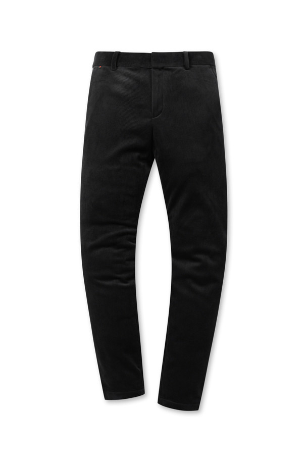 [라이프 퍼포먼스] 솔리드 코듀로이 본딩 팬츠는 겨울철 따뜻하고 편안한 데일리룩을 완성해 줄 바지입니다. 캐주얼, 미니멀, 스포티한 스타일을 모두 소화하며, 스탠다드핏으로 허벅지부터 밑단까지 자연스럽게 좁아지는 실루엣을 연출합니다. 부드러운 코듀로이 소재에 보온성을 높여주는 본딩 안감을 더해, 추운 날씨에도 따뜻하게 착용 가능합니다. 허리 전체 밴딩 처리로 활동성을 높였으며, 다양한 상의와 크로스 코디가 용이합니다. 동네 마실룩이나 산책룩에도 잘 어울리는 실용적인 아이템입니다.
