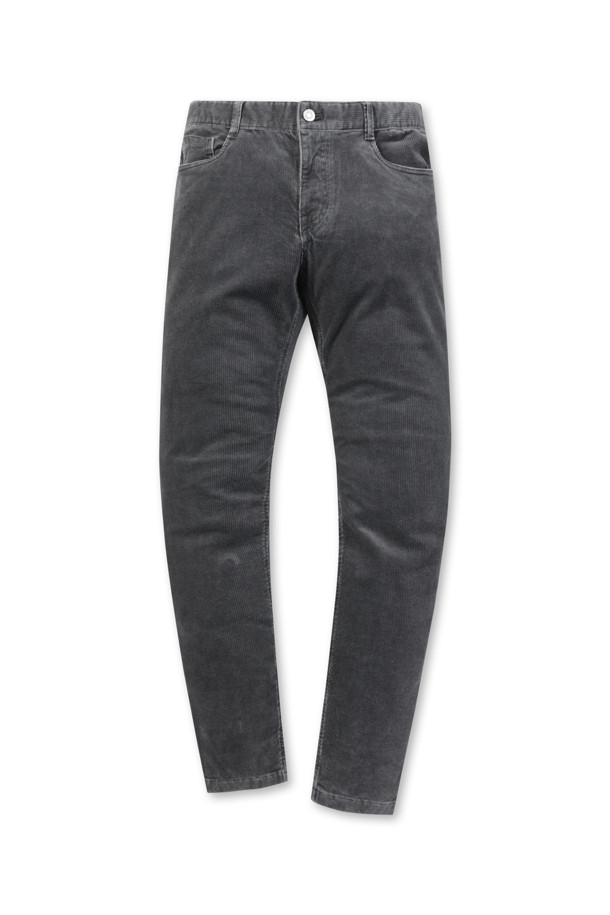 [셀렉션] 솔리드 코듀로이 피그먼트 워싱 팬츠는 겨울철 일상과 출근룩에 모두 잘 어울리는 코듀로이 팬츠입니다. 클래식하고 캐주얼하며 미니멀한 스타일을 연출할 수 있으며, 슬렌더 핏으로 제작되어 다리가 더욱 길어 보이는 효과를 줍니다. 부드러운 코듀로이와 면, 스판덱스 혼방 소재에 기모 안감을 더해 따뜻하고 편안한 착용감을 선사합니다. 피그먼트 워싱 기법을 사용하여 자연스러운 색감과 빈티지한 느낌을 살렸으며, 데님 사양을 적용하여 내구성을 높였습니다. 사이드 히든 밴딩 처리로 허리 부분의 편안함까지 놓치지 않은 실용적인 아이템입니다.
