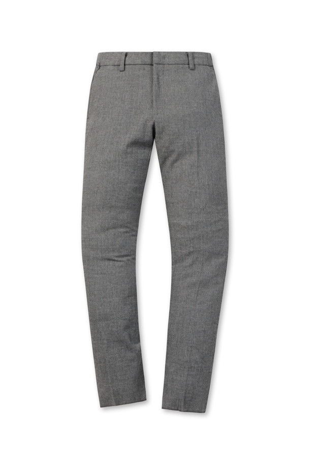 마이크로 기모 팬츠 (SET-UP)는 겨울철 데일리룩, 출근룩, 오피스룩 등 다채로운 TPO에 활용하기 좋은 베이직 스타일의 바지입니다. 폴리에스터와 레이온 혼방 소재로 제작되어 편안한 착용감과 우수한 활동성을 제공하며, 허벅지부터 밑단까지 자연스럽게 좁아지는 스탠다드핏 실루엣으로 세련된 스타일을 연출합니다. 사이드 히든 밴딩 처리로 편안함을 더했으며, 마이크로 패턴이 은은한 포인트를 더해 클래식, 미니멀, 캐주얼 등 다양한 스타일을 소화할 수 있습니다. 셋업으로 착용하여 더욱 완성도 높은 룩을 완성해보세요.
