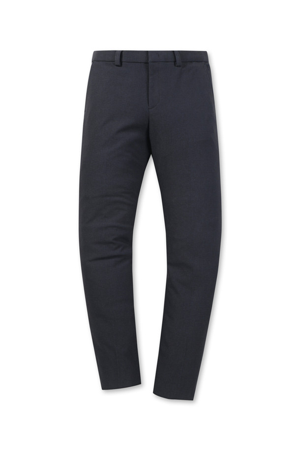 **[매직팬츠] 마이크로 기모 본딩 팬츠**는 부드러운 촉감과 따뜻함을 선사하는 겨울철 필수 아이템입니다. 밴딩 처리로 편안한 착용감을 제공하며, 스트레이트 핏으로 어떤 스타일에도 잘 어울립니다. 네이비 컬러의 무지 디자인은 미니멀, 클래식, 캐주얼 등 다양한 스타일을 연출하는 데 용이합니다. 두꺼운 두께감과 마이크로 기모 안감, 신축성 있는 소재로 제작되어 보온성과 활동성을 모두 갖췄습니다. 출근룩으로도 손색없는 활용도 높은 매직 팬츠입니다.
