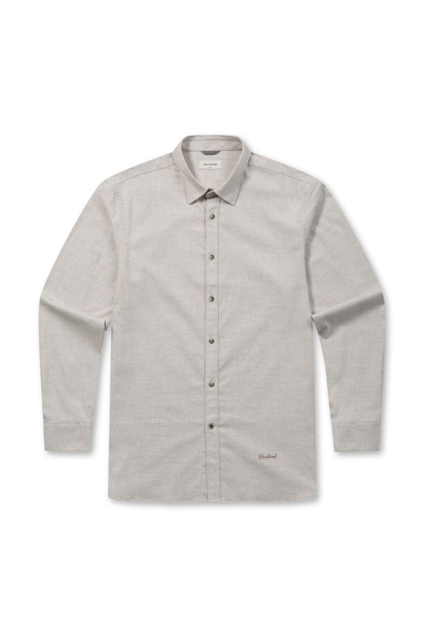 마이크로 코튼 캐주얼셔츠는 부드러운 촉감의 코튼 소재로 제작되어 편안한 착용감을 선사합니다. 베이직, 미니멀, 캐주얼 스타일을 아우르는 디자인으로, 겨울철 데일리룩에 활용하기 좋습니다. 버튼다운칼라와 긴 소매 기장, 레귤러 핏으로 깔끔한 실루엣을 연출하며, 넥고리 부분 배색 처리와 하단 시그니처 로고 장식, 앞중심 하단 및 소매 단추의 레드 포인트가 특징입니다. 마이크로 패턴이 은은하게 들어가 세련된 느낌을 더하며, 신축성은 없지만 비침 걱정 없이 착용할 수 있습니다.
