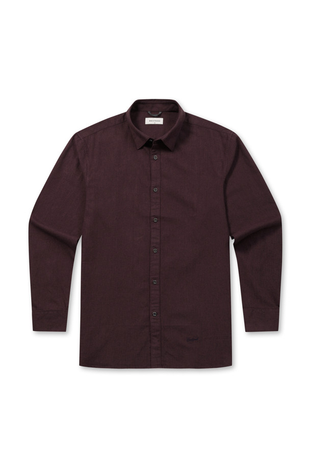 마이크로 코튼 캐주얼셔츠는 부드러운 촉감의 면 소재로 제작되어 겨울철 데일리웨어에 적합합니다. 베이직, 미니멀, 캐주얼 스타일을 모두 아우르는 디자인으로, 레귤러 핏과 엉덩이를 덮는 기장으로 편안한 착용감을 선사합니다. 브라운 컬러의 마이크로 패턴이 은은한 포인트를 주며, 넥고리 부분의 배색 디테일, 하단 시그니처 로고 장식으로 디자인의 완성도를 높였습니다. 버튼다운 네크라인과 긴 소매 디자인은 클래식한 분위기를 연출하며, 앞중심 하단 및 소매 단추의 레드 포인트가 돋보입니다. 신축성이 없고 비침이 없어 안정적인 착용이 가능합니다.
