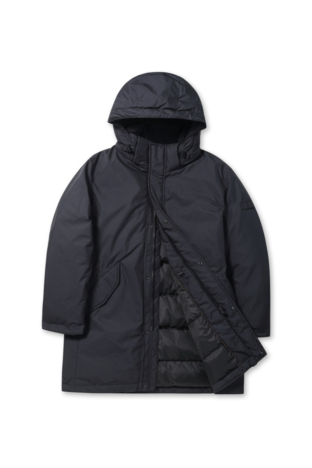 네이비 컬러의 남성용 '후드 탈착 다운 사파리' 점퍼입니다. 캐주얼 및 베이직 스타일로 일상생활에서 활용하기 좋으며, 출근룩, 여행룩에 모두 잘 어울립니다. 허벅지 기장으로 보온성을 높였으며, 지퍼와 스냅으로 여밈 방식을 갖추었습니다. 후드 탈부착이 가능하며, 허리 스트링 내장으로 핏 조절이 용이합니다. 머스코비덕 다운 충전재(솜털:깃털=80:20)와 발수 처리, 방수, 보온 기능을 갖춰 겨울철에도 따뜻하고 쾌적하게 착용할 수 있습니다.
