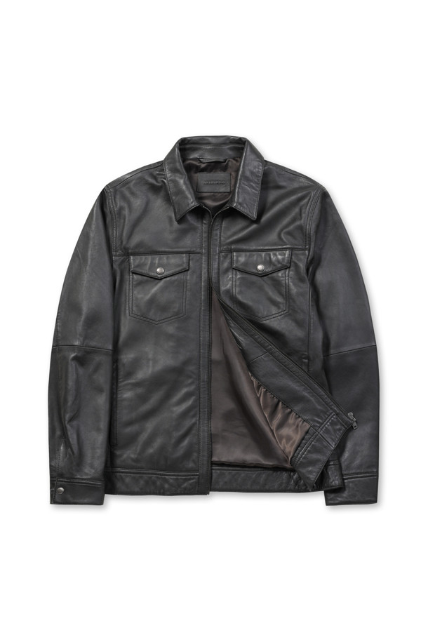 [볼더레더] 세미베지터블 양가죽 트러커는 가을, 겨울에 어울리는 캐주얼하고 빈티지한 스타일의 아우터입니다. 부드러운 세미 베지터블 천연 양가죽 소재에 가먼트워싱과 효소 처리하여 자연스러운 질감을 살렸습니다. 엉덩이 위 기장의 레귤러핏으로 편안한 착용감을 제공하며, 지퍼 여밈 방식과 전체 안감, 가슴 포켓 디테일이 특징입니다. [볼더레더] 브랜드 가죽 라벨이 부착되어 있으며, 가을 나들이룩이나 겨울 데일리룩에 활용하기 좋습니다.
