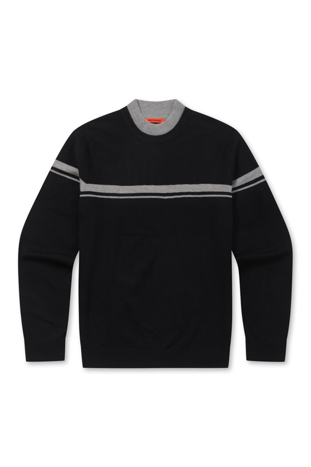 [라이프 퍼포먼스] 이노버 워셔블 터틀넥 스웨터는 남성용 니트/스웨터로, 초겨울부터 겨울까지 따뜻하게 착용할 수 있습니다. 블랙과 그레이 두 가지 색상으로 제공되며, 스포티하면서도 세련된 스타일을 연출합니다. 레귤러핏에 약간 두꺼운 두께감으로 제작되었으며, 부드러운 촉감과 워셔블 기능으로 편안함을 더했습니다. 배색 이중넥 스타일과 오렌지 라벨 디테일이 돋보이며, 신축성이 뛰어나고 비침 걱정 없이 착용 가능합니다. 출근룩과 모임룩, 캐주얼, 클래식, 미니멀한 스타일 모두에 잘 어울립니다.
