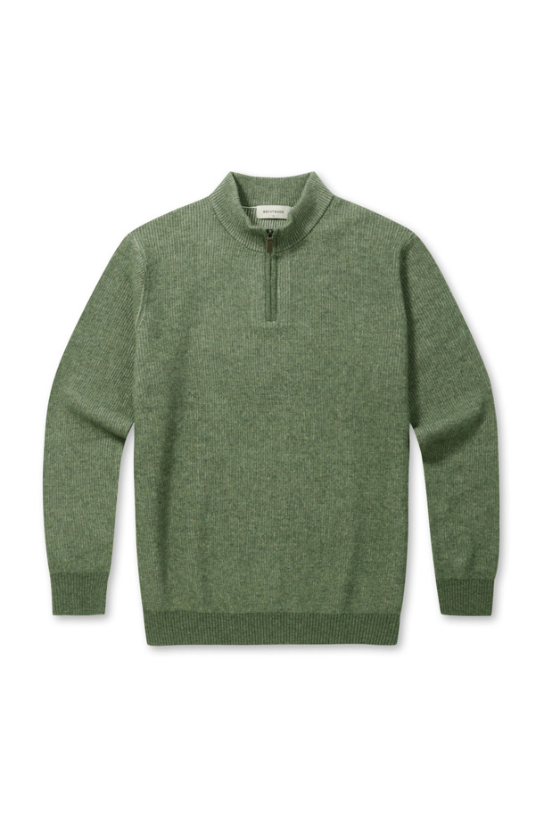 웨일 조직 이중우수 하프집업 스웨터는 부드러운 울 소재로 제작되어 포근한 착용감을 선사합니다. 캐주얼 스타일의 레귤러핏으로 겨울철 데일리룩, 집콕룩, 산책룩 등 다양한 TPO에 활용하기 좋습니다. 두꺼운 두께감과 하프넥 디자인, 긴 소매 기장이 보온성을 높여주며, 그린 컬러의 골지 패턴이 돋보입니다. 이중 짜임 기법으로 제작되어 내구성이 뛰어나며, 밑단과 소매단 립 처리 및 좌측 옆선 로고 라벨 디테일로 디자인의 완성도를 높였습니다. 미니멀, 클래식 스타일을 선호하는 분들께 추천합니다.
