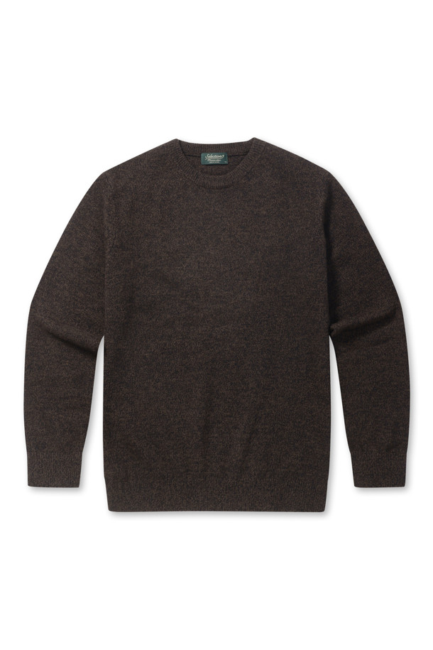 [셀렉션] 울 100 트위드 라운드넥 스웨터는 울 100% 소재로 제작되어 부드러운 촉감을 자랑합니다. 트위드사(실)를 적용하여 은은한 투톤 컬러를 표현했으며, 전체 플레인 조직으로 클래식한 무드를 더했습니다. 라운드넥 디자인과 긴 소매 기장, 레귤러 핏으로 다양한 스타일을 연출하기 좋습니다. 초겨울부터 겨울까지, 모임룩, 오피스룩, 데일리룩 등 다양한 TPO(Time, Place, Occasion)에 활용하기 좋으며, 밑단과 소매단 립(Rib) 처리로 안정감을 줍니다. 신축성이 뛰어나고 비침이 없어 편안하게 착용 가능합니다.
