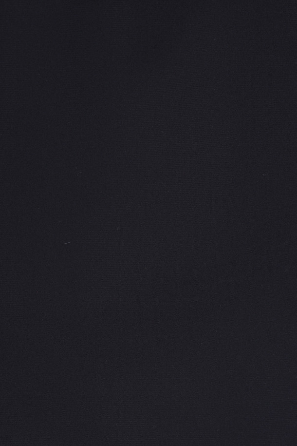 [아주편한] 온라인 익스클루시브 워셔블 아편 수트 재킷은 남성 고객을 위한 모던하고 미니멀한 스타일의 수트 재킷입니다. 블랙 컬러, 레귤러 기장의 싱글 버튼 디자인으로, 일상과 비즈니스 모두 활용 가능합니다. 뛰어난 스트레치성과 구김 방지 기능, 생활 방수 기능을 갖춘 트리코트 소재로 제작되어 여름에도 시원하고 편안하게 착용할 수 있습니다. 어깨 패드가 없고, 트리코트 메쉬 안감을 사용하여 통기성을 높였으며, 슬림핏과 릴랙스핏 두 가지 핏으로 출시되어 폭넓은 선택지를 제공합니다. 오피스룩, 비즈니스 캐주얼, 회의룩 등 다양한 TPO에 맞춰 시크하게 연출해보세요.
