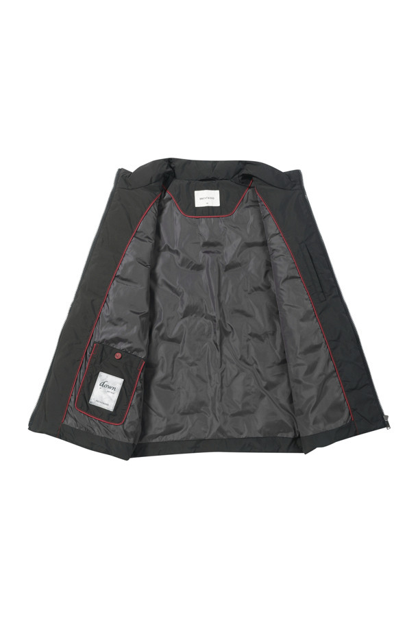 [밸런스다운] 튜브 숏기장 점퍼는 베이직한 스타일의 겨울용 다운 점퍼입니다. 무지 디자인에 블랙 컬러로, 미니멀, 클래식, 캐주얼 룩에 모두 잘 어울립니다. 숏 기장의 레귤러핏으로 제작되었으며, 스탠 칼라와 튜브 접착 방식이 특징입니다. 80:20 비율의 덕다운 충전재와 니트 소매 안감, 사이드 지퍼 포켓으로 보온성과 방풍 기능을 갖춰 겨울철 출근룩으로 적합합니다. 매트한 질감의 폴리에스테르 소재에 지퍼형 여밈 방식으로 편안하게 착용할 수 있습니다.
