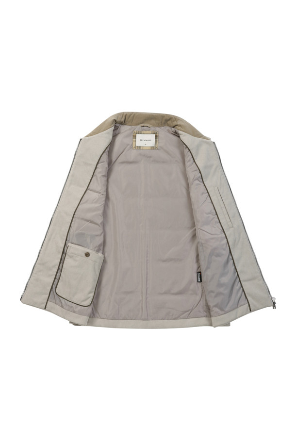 [코지] 코듀로이 베스트는 초겨울, 출근룩과 산책룩에 모두 잘 어울리는 베이직 스타일의 레귤러핏 베스트입니다. 3M 신슐레이트 충전재를 사용하여 보온성을 높였으며, 약간 두꺼운 두께감으로 포근하게 착용할 수 있습니다. 부드러운 코듀로이 소재와 엉덩이 위 기장의 디자인, 반달 모양 넥 디자인이 특징입니다. 지퍼형 여밈 방식과 스냅 여밈 사이드 포켓으로 실용성을 더했으며, 뒷넥 라벨판 체크 배색으로 포인트를 주었습니다. 그레이 컬러로 클래식, 미니멀, 캐주얼 등 다양한 스타일에 매치하기 좋습니다.
