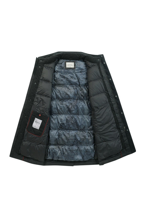 [이노버] 베이직 3-way 다운 코트는 남성 고객을 위한 겨울철 필수 아이템입니다. 비즈니스 캐주얼 및 출근룩에 적합하며, 베이직하고 캐주얼한 스타일을 연출합니다. 허벅지 기장의 레귤러핏 블랙 컬러 다운 코트로, 부드러운 촉감의 폴리에스터 및 나일론 혼방 소재로 제작되었습니다. 보온성을 위한 두꺼운 두께감과 긴 소매, 지퍼 여밈 방식이 특징이며, 3-way 타입으로 내피 분리가 가능합니다. 머스코비덕 다운 충전재(솜털:깃털=80:20)와 코듀로이 배색, 내피 안감 뉴욕 지도 프린팅으로 디자인의 완성도를 높였습니다.
