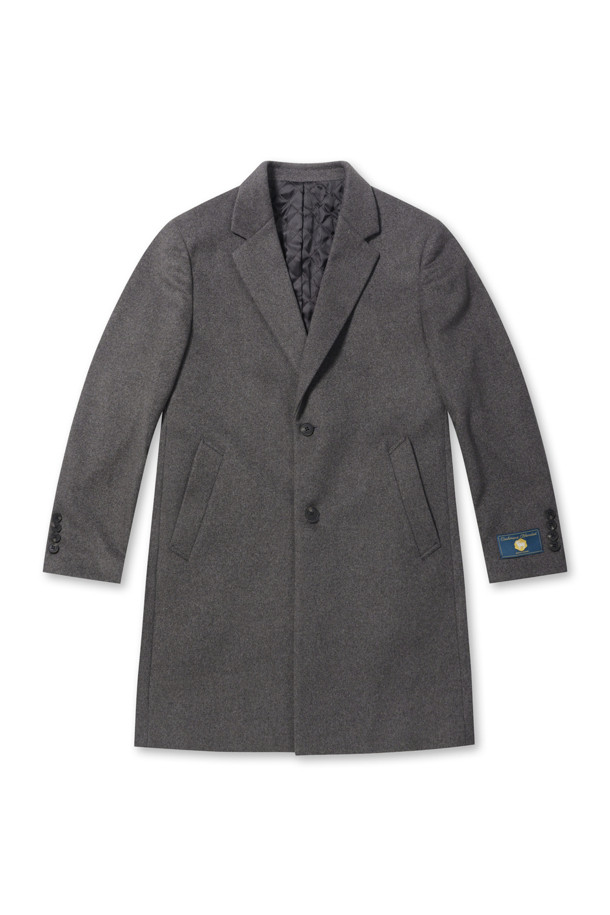 울/캐시미어 블렌디드 싱글 코트는 겨울철 일상, 오피스룩, 모임룩에 모두 잘 어울리는 클래식하고 캐주얼한 스타일의 아우터입니다. 부드러운 촉감의 울과 캐시미어 혼방 소재로 제작되어 두꺼우면서도 가볍고 따뜻한 착용감을 선사합니다. 체스터 코트 디자인에 싱글 버튼 여밈, 레귤러 핏으로 제작되어 깔끔하고 세련된 실루엣을 연출합니다. 퀼팅 안감과 사선 포켓 디테일이 더해져 보온성을 높였으며, 미니멀한 디자인으로 다양한 스타일링에 활용하기 좋습니다. 긴 소매 기장으로 겨울철에도 따뜻하게 몸을 감싸줍니다.
