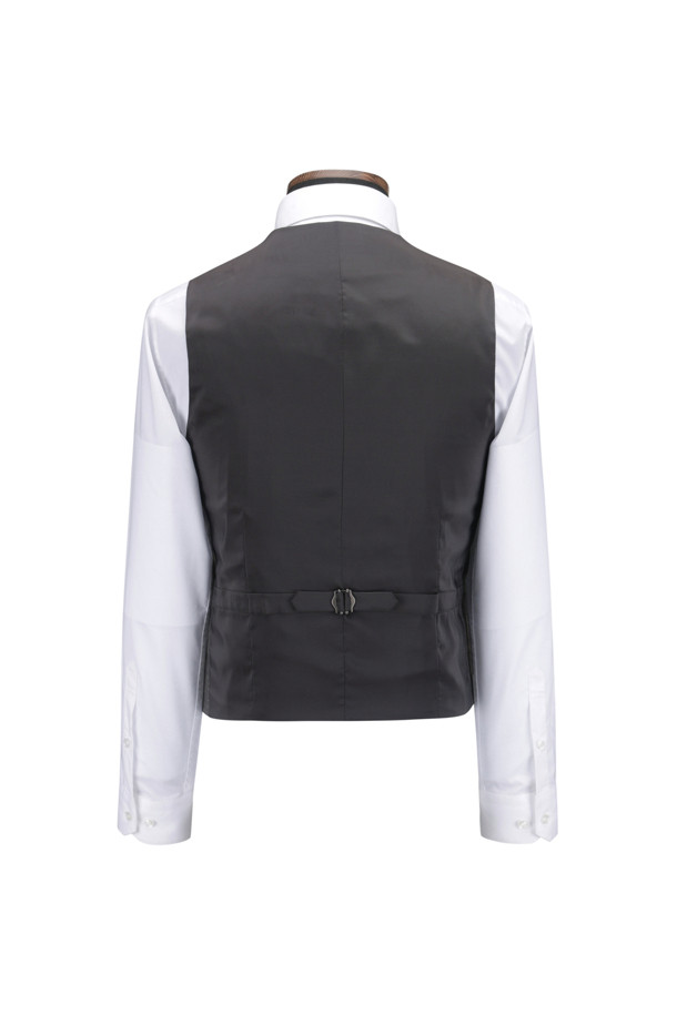 [액션슈트] 울블렌디드 멜란지 베이지 슈트 베스트는 남성용 포멀 베스트입니다. 멜란지 베이지와 그레이 두 가지 색상으로 출시되었으며, 가을 시즌에 착용하기 좋습니다. 울 블렌드 소재에 전체 안감과 스트레치 안감을 사용하여 활동성을 높였습니다. 슬림핏 또는 레귤러 핏으로 제작되었으며, 5버튼 여밈 방식과 가슴 장식포켓, 사이드포켓, 비조 디테일이 특징입니다. 오피스룩, 회의룩, 상견례룩 등 격식을 갖춰야 하는 자리에 적합하며, 클래식하고 미니멀한 스타일을 연출합니다.
