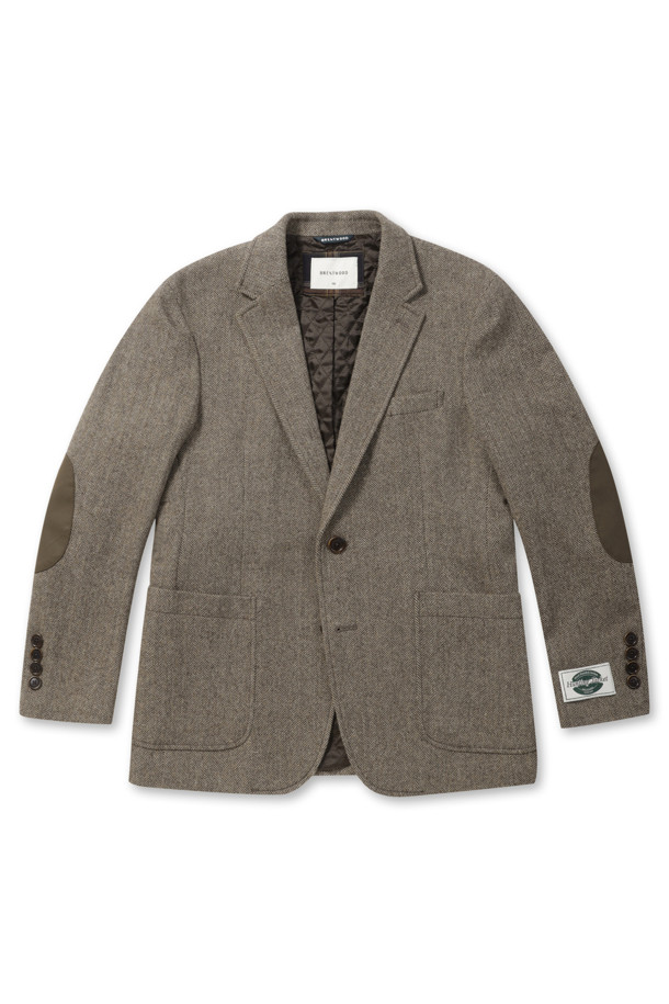 겨울철 따뜻함과 스타일을 책임질 [헌팅자켓] 울블렌디드 헤링본 헌팅 재킷입니다. 베이지와 카키 두 가지 색상으로 출시되어, 클래식하면서도 캐주얼한 매력을 선사합니다. 울 소재의 헤링본 패턴으로 고급스러운 질감을 자랑하며, 투버튼 여밈과 레귤러 핏으로 편안한 착용감을 제공합니다. 엘보 패치, 칼라 안쪽 비죠, 아웃포켓 등의 디테일이 돋보이며, 바이린 HAS 충전재와 퀼팅 처리, 전체 안감으로 보온성을 높였습니다. 겨울 데일리룩, 모임룩, 비즈니스 캐주얼 등 다양한 TPO에 활용할 수 있는 실용적인 아이템입니다.
