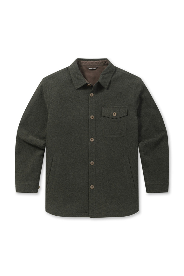 겨울철 스타일을 책임질 남성용 퀼팅 셔켓입니다. 캐주얼, 클래식, 미니멀 스타일을 모두 아우르는 디자인으로, 겨울 데일리룩, 모임룩, 출근룩 등 다양한 TPO에 활용하기 좋습니다. 두꺼운 두께감과 바이린 HAS 충전재 내장으로 뛰어난 보온성을 제공하며, 금속 코팅 단추와 왼쪽 가슴 장식 포켓, 칼라 및 소매 안쪽 배색 디테일이 돋보입니다. 셔켓 특유의 편안한 레귤러핏과 무지 패턴은 어떤 옷에도 쉽게 매치할 수 있도록 돕습니다. 폴리에스테르와 울 혼방 소재로 제작되어 부드러운 터치감을 선사합니다.
