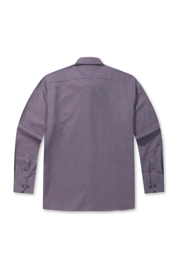 멜란지 컬러의 레귤러핏 소프트터치 드레스셔츠입니다. 부드러운 촉감의 레이온 기모 혼방 소재로 제작되어 가을 시즌에 적합하며, 클래식한 스타일을 연출합니다. 히든스냅 다운 네크라인과 긴 소매, 커프스단 2버튼 디테일이 특징이며, 왼쪽 가슴 주머니와 자수 포인트로 포인트를 더했습니다. 신축성은 보통이며 비침이 없어 편안하게 착용 가능합니다. 오피스룩, 비즈니스 캐주얼, 회의룩 등 다양한 TPO에 미니멀하고 클래식하게 활용하기 좋습니다.

