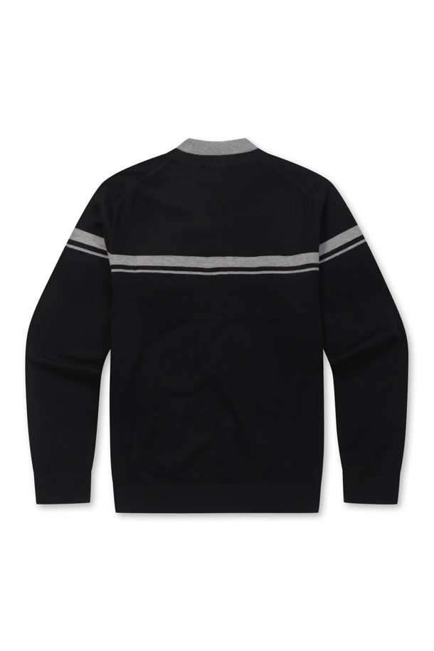 [라이프 퍼포먼스] 이노버 워셔블 터틀넥 스웨터는 남성용 니트/스웨터로, 초겨울부터 겨울까지 따뜻하게 착용할 수 있습니다. 블랙과 그레이 두 가지 색상으로 제공되며, 스포티하면서도 세련된 스타일을 연출합니다. 레귤러핏에 약간 두꺼운 두께감으로 제작되었으며, 부드러운 촉감과 워셔블 기능으로 편안함을 더했습니다. 배색 이중넥 스타일과 오렌지 라벨 디테일이 돋보이며, 신축성이 뛰어나고 비침 걱정 없이 착용 가능합니다. 출근룩과 모임룩, 캐주얼, 클래식, 미니멀한 스타일 모두에 잘 어울립니다.
