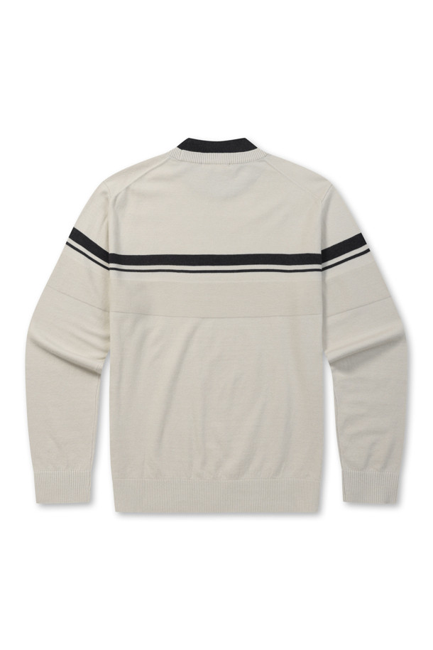 **[라이프 퍼포먼스] 이노버 워셔블 터틀넥 스웨터**는 초겨울과 겨울, 출근룩과 모임룩에 모두 잘 어울리는 스타일리시한 터틀넥 스웨터입니다. 모노톤 컬러에 스포티한 스트라이프 패턴이 돋보이며, 레귤러핏으로 편안하게 착용 가능합니다. 배색 이중 넥 스타일과 오렌지 라벨 디테일이 포인트이며, 부드러운 촉감과 신축성으로 활동성을 더했습니다. 워셔블 기능으로 관리가 용이하며, 비침 걱정 없이 따뜻하게 입을 수 있습니다. 캐주얼, 스포티, 미니멀 스타일을 즐겨 입는 분들께 추천합니다.
