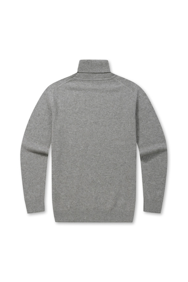 부드러운 촉감의 라쿤 혼방 솔리드 롱 터틀넥 스웨터입니다. 넉넉한 기장감과 레귤러핏으로 제작되어 편안한 착용감을 선사하며, 겨울철 데일리룩과 출근룩에 활용하기 좋습니다. 베이직하고 미니멀한 스타일로 어떤 코디에도 잘 어울리며, 캐시미어와 라쿤 소재 혼방으로 고급스러운 분위기를 더합니다. 두꺼운 두께감으로 보온성을 높였으며, 밑단과 소매단 립 처리로 깔끔한 마무리를 보여줍니다. 신축성이 좋고 비침이 없어 겨울철 내내 따뜻하고 스타일리시하게 착용할 수 있습니다.
