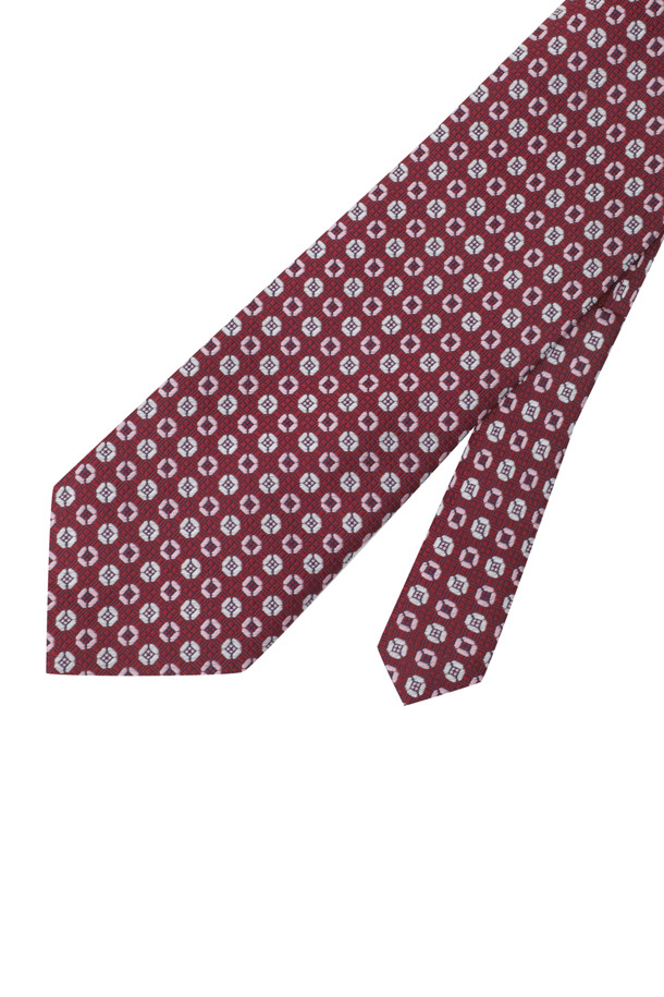 세련된 남성 스타일을 완성하는 [지퍼] 올오버 빅패턴 타이입니다. 넥타이 뒷면에 자동 지퍼가 부착되어 있어 탈착용이 간편하며, 셔츠에 돋보이는 포인트가 되어줍니다. 와인 컬러에 클래식한 빅패턴 디자인으로, 오피스룩, 비즈니스 캐주얼, 회의룩 등 다양한 TPO에 활용 가능합니다. 부드러운 촉감과 적당한 두께감으로 편안하게 착용할 수 있으며, 레귤러핏으로 제작되어 어떤 셔츠에도 잘 어울립니다. 미니멀하면서도 세련된 스타일을 연출해보세요.
