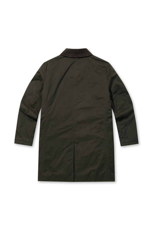 세련된 스타일을 연출하는 남성용 코듀로이 배색 워싱 코트입니다. 차콜 그레이 컬러의 무지 디자인으로 캐주얼과 클래식, 미니멀한 스타일을 모두 소화할 수 있습니다. 가을과 초겨울에 적합하며, 허벅지 기장의 레귤러핏으로 편안한 착용감을 제공합니다. 코듀로이 배색 칼라와 체크 패턴 안감, 바이린 SV 충전재, 바이오워싱, 왁스 코팅 마감으로 고급스러운 디테일을 더했습니다. 지퍼와 버튼으로 여밀 수 있으며, 부드러운 촉감의 코튼 혼방 소재로 제작되어 겨울 데일리룩, 출근룩, 모임룩에 활용하기 좋습니다.
