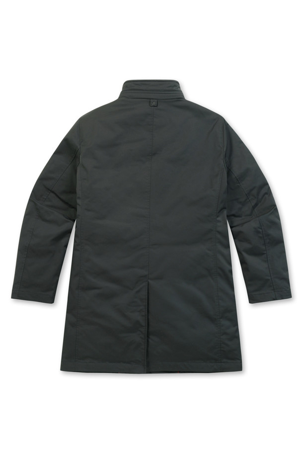 [이노버] 베이직 3-way 다운 코트는 남성 고객을 위한 겨울철 필수 아이템입니다. 비즈니스 캐주얼 및 출근룩에 적합하며, 베이직하고 캐주얼한 스타일을 연출합니다. 허벅지 기장의 레귤러핏 블랙 컬러 다운 코트로, 부드러운 촉감의 폴리에스터 및 나일론 혼방 소재로 제작되었습니다. 보온성을 위한 두꺼운 두께감과 긴 소매, 지퍼 여밈 방식이 특징이며, 3-way 타입으로 내피 분리가 가능합니다. 머스코비덕 다운 충전재(솜털:깃털=80:20)와 코듀로이 배색, 내피 안감 뉴욕 지도 프린팅으로 디자인의 완성도를 높였습니다.
