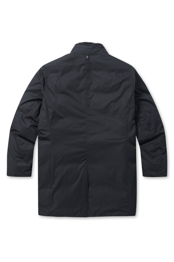 [셀렉션] 칼라 FUR (퍼) 비즈 다운 코트는 겨울철 비즈니스룩을 위한 고급스러운 다운 코트입니다. 머스크랫 퍼 칼라가 탈부착 가능하여 다양한 스타일 연출이 용이하며, 머스코비덕 다운 충전재(솜털:깃털=80:20)로 뛰어난 보온성을 제공합니다. 허벅지 기장의 레귤러핏으로 클래식하고 미니멀한 스타일을 완성하며, 지퍼와 히든스냅 여밈 방식으로 깔끔함을 더했습니다. 무지 디자인에 컬러 파이핑 디테일, 속주머니 지퍼로 실용성을 높여 출근룩과 비즈니스 캐주얼에 적합합니다.
