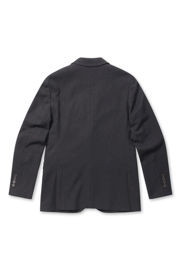 [이지슈트] 마이크로 패턴 재킷 (SET-UP)은 미니멀하고 캐주얼한 스타일을 추구하는 남성분들을 위한 테일러드 자켓입니다. 블랙 색상에 마이크로 패턴으로 은은한 포인트를 주어 데일리룩과 비즈니스 캐주얼, 모임룩 등 다양한 TPO에 활용하기 좋습니다. 슬림핏 디자인에 투버튼 여밈으로 깔끔함을 더했으며, 가을 계절에 적합한 두께감으로 제작되었습니다. 사이드벤트, 부토니에 장식, 전체 안감, 신축성 있는 소재를 사용하여 활동성과 편안함까지 고려했습니다. 긴 소매 기장의 레귤러 기장 자켓으로, 미니멀, 클래식, 캐주얼한 스타일을 연출할 수 있습니다.
