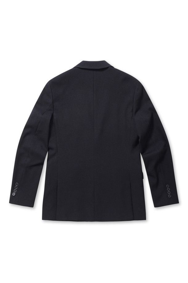 [이지슈트] 마이크로 패턴 재킷 (SET-UP)은 남성용 자켓으로, 가을에 입기 좋은 슬림핏 디자인입니다. 네이비 컬러의 마이크로 패턴이 돋보이며, 테일러드 코트 타입에 투버튼 여밈 방식으로 제작되었습니다. 출근룩, 비즈니스 캐주얼, 모임룩 등 다양한 TPO에 활용 가능하며, 미니멀, 클래식, 캐주얼 스타일을 연출하기 좋습니다. 사이드벤트, 부토니에 장식, 전체 안감, 신축성 있는 소재로 편안함과 활동성을 더했습니다.
