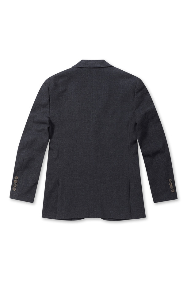 라이트 마이크로 기모 자켓 (SET-UP)은 초겨울, 출근룩과 오피스룩, 그리고 겨울 데일리룩에 모두 활용 가능한 테일러드 자켓입니다. 클래식과 캐주얼 무드를 동시에 연출할 수 있으며, 미니멀한 스타일을 선호하는 분들께 추천드립니다. 폴리에스테르와 레이온 혼방 소재로 제작되어 적당한 두께감과 신축성을 갖춰 편안한 착용감을 선사합니다. 마이크로 패턴이 은은하게 돋보이며, 투 버튼 여밈 방식과 사이드 벤트, 부토니에 장식, 전체 안감 디테일이 고급스러움을 더합니다. 보온 기능까지 갖춰 쌀쌀한 날씨에도 따뜻하게 입을 수 있습니다.
