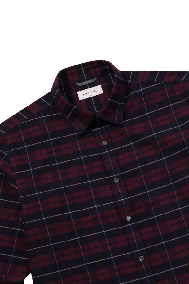 레드 멀티체크 캐주얼 셔츠는 겨울철 일상 및 가벼운 외출에 적합한 긴소매 셔츠입니다. 부드러운 폴리에스테르와 레이온 혼방 소재로 제작되어 편안한 착용감을 선사합니다. 레귤러핏으로 제작되었으며, 칼라 버튼다운 사양과 넥고리 배색 디테일, 옆구리 포인트 라벨, 레드 포인트 단추가 특징입니다. 체크 패턴과 레드 컬러가 어우러져 캐주얼하고 클래식한 스타일을 연출하며, 미니멀한 디자인으로 다양한 룩에 활용하기 좋습니다.
