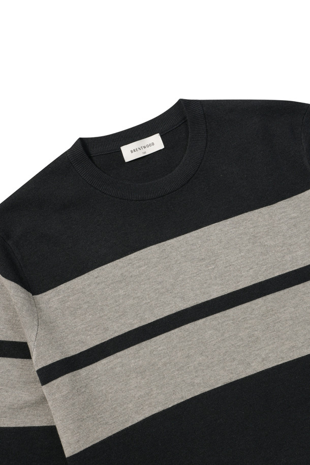 **따뜻함과 스타일을 모두 갖춘 빅블록 워셔블 라운드넥 스웨터**

부드러운 울 소재로 제작되어 포근한 착용감을 선사하며, 가을과 초겨울에 어울리는 두께감의 베이직 스웨터입니다. 블랙과 그레이 두 가지 컬러로 출시되어 어떤 스타일에도 쉽게 매치할 수 있습니다. 전체 이중 조직으로 제작되어 내구성이 뛰어나며, 밑단과 소매단 립 처리로 깔끔한 마무리를 더했습니다. 워셔블 기능으로 관리가 용이하며, 캐주얼, 미니멀, 클래식 스타일을 즐겨 입는 분들께 '겨울 데일리룩'과 '동네 마실룩'으로 추천합니다.
