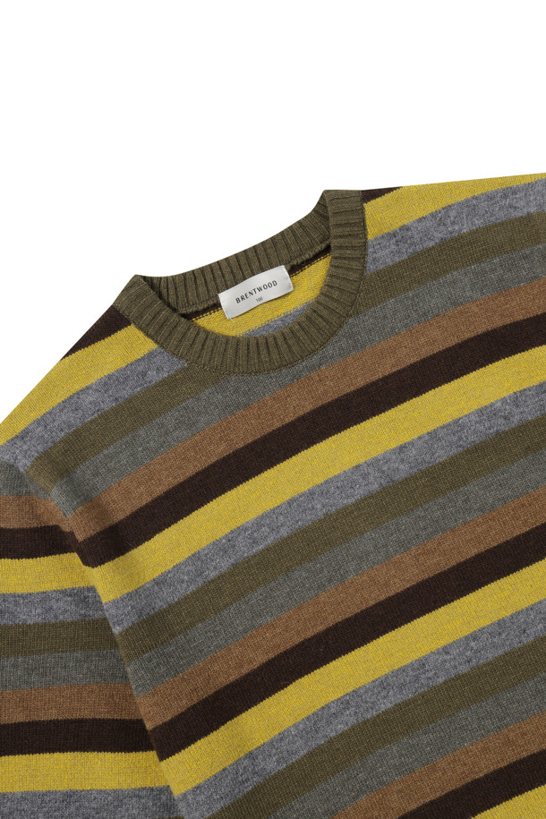 6가지 색상 배색의 멀티 스트라이프 패턴이 돋보이는 남성용 라운드넥 스웨터입니다. 부드러운 울 소재로 제작되어 가을과 초겨울, 포근한 착용감을 선사합니다. 레귤러핏으로 제작되었으며, 약간 두꺼운 두께감과 밑단 및 소매단의 립 처리로 안정적인 핏을 제공합니다. 일상, 데이트, 가을 나들이 등 다양한 TPO에 캐주얼, 클래식, 미니멀 스타일로 활용하기 좋습니다. 신축성이 뛰어나 활동성이 좋고 비침 걱정 없이 착용 가능합니다.
