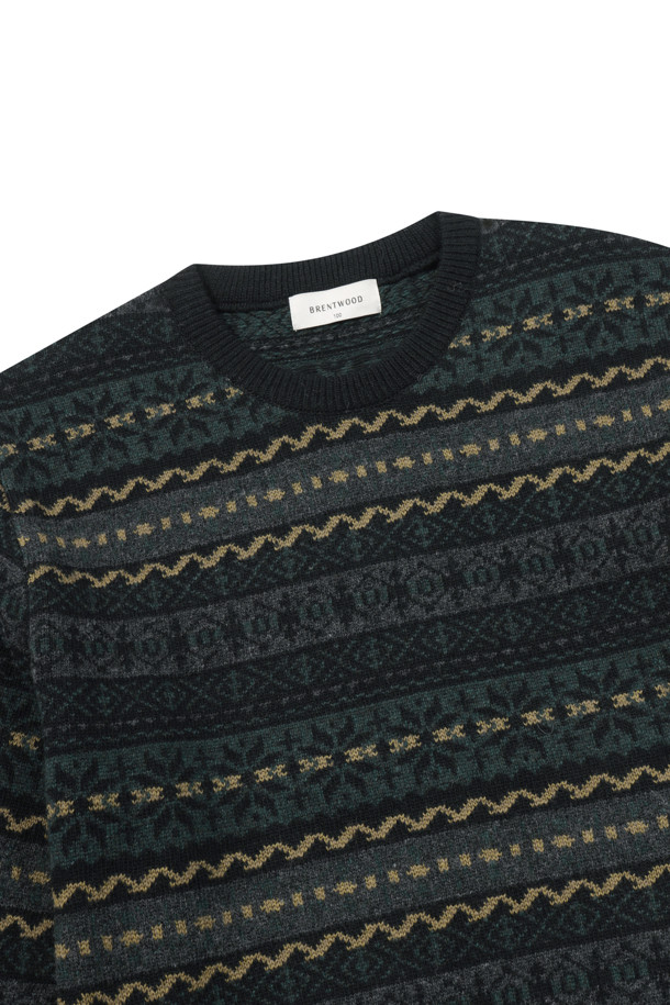 모노톤 컬러의 페어아일 패턴이 돋보이는 라운드넥 스웨터입니다. 울 혼방 소재로 제작되어 부드러운 촉감과 따뜻함을 선사하며, 초겨울부터 겨울까지 포근하게 착용하기 좋습니다. 4도 자카드 짜임으로 페어아일 패턴을 섬세하게 표현했으며, 넥 라인과 소매, 밑단은 단색으로 깔끔하게 마감했습니다. 넥과 밑단, 소매단 립 처리로 늘어짐을 방지하고 신축성을 더해 편안한 착용감을 제공합니다. 데일리룩, 클래식, 미니멀, 캐주얼 스타일을 즐기는 고객에게 추천합니다.
